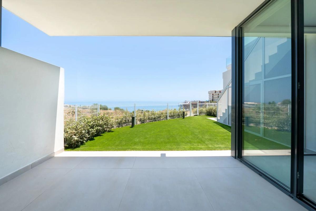 Venta de chalet adosado en Avenida del Higuerón , Fuengirola photo 2