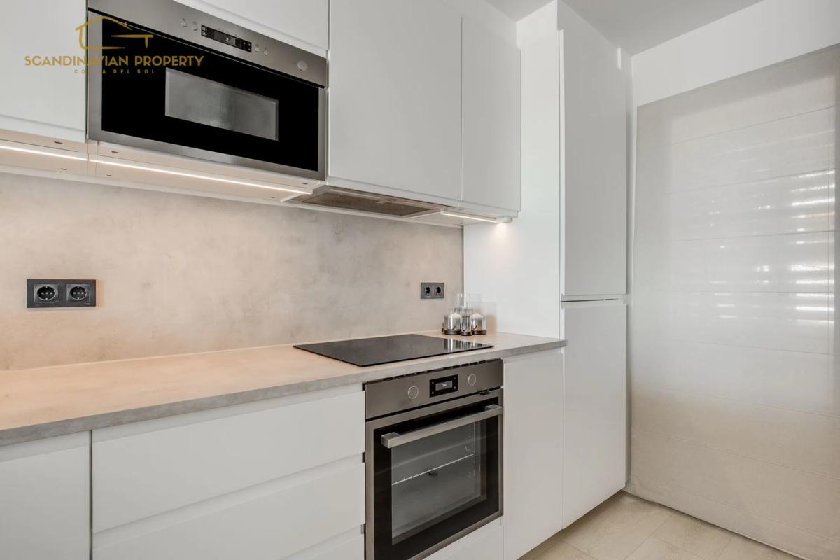 Venta de chalet adosado en  Calle Álamo del Higuerón , Fuengirola photo 2