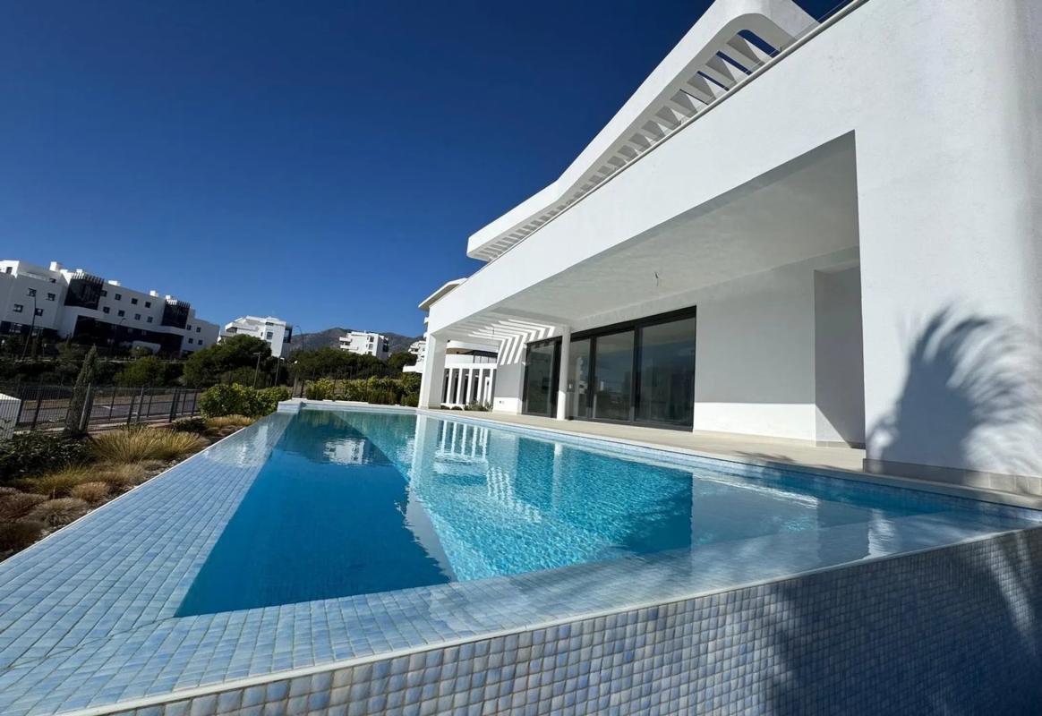 Venta de chalet independiente en Avenida Avenue 8 de Marzo, Fuengirola
photo 3