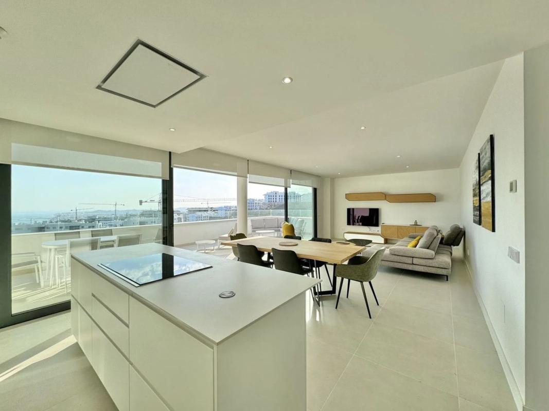 Venta de piso en Avenida 8 de Marzo, Fuengirola
photo 2