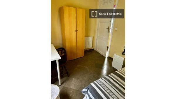 Habitación en piso compartido en Granada thumbnail 1