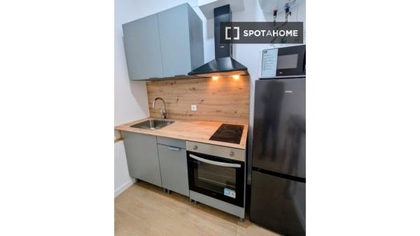 Estudio en alquiler en Carrer del Mestre Lope, València photo 1