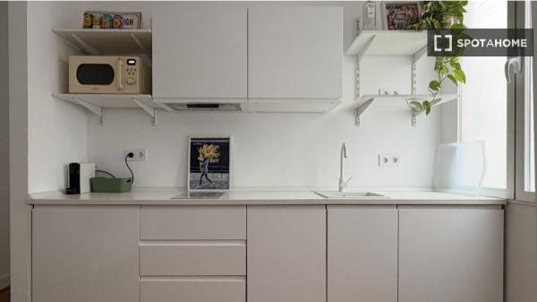 Apartment for rent in  C. de la Ruda , Madrid photo 4