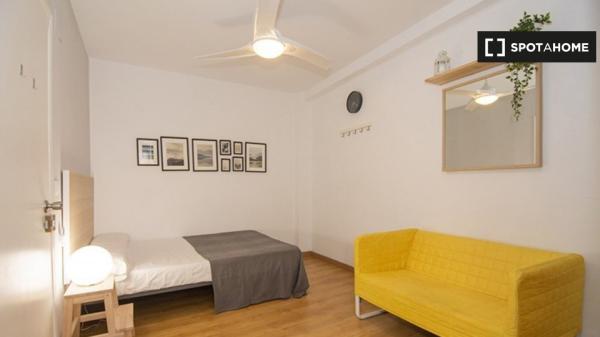 Se alquilan habitaciones en piso de 3 dormitorios, El Pla del Real, Valencia thumbnail 2