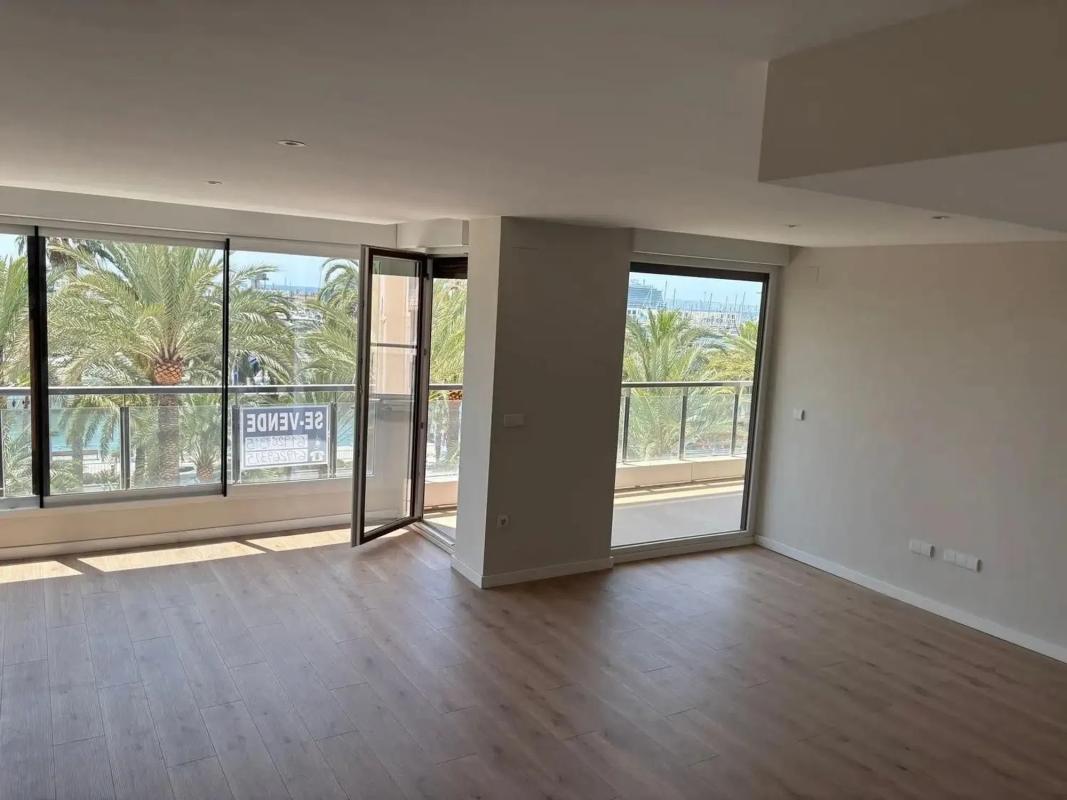 Sale of apartment in Barrio Casco Histórico-Santa Cruz, Alicante
 photo 4