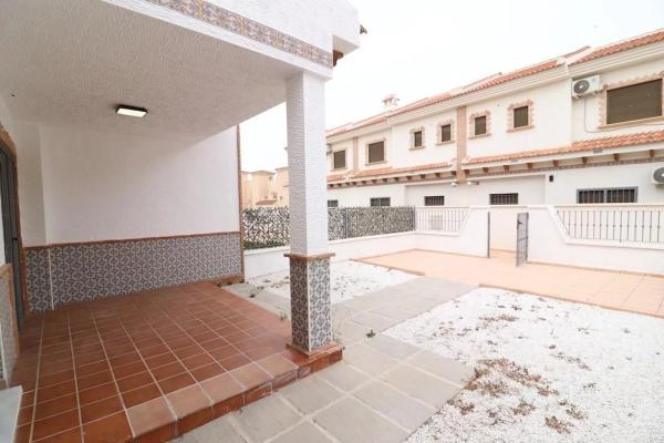 Chalet adosado en venta en Calle la Gineseta , San Miguel de Salinas photo 1