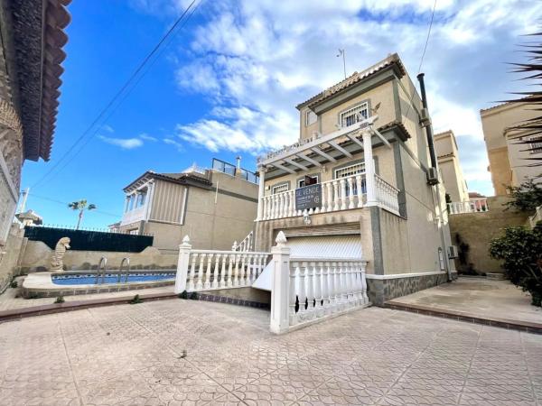 Sale of flat in Calle Málaga, San Miguel de Salinas
thumbnail 2