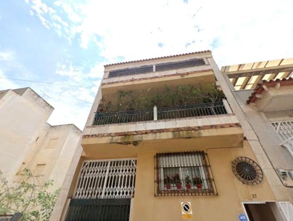 Venta de piso en Calle Pola de Siero, Torrevieja
photo 1