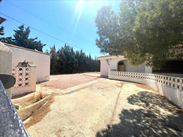 Chalet independiente en venta en Partida Jubalcoy, Elche / Elx
 photo 2
