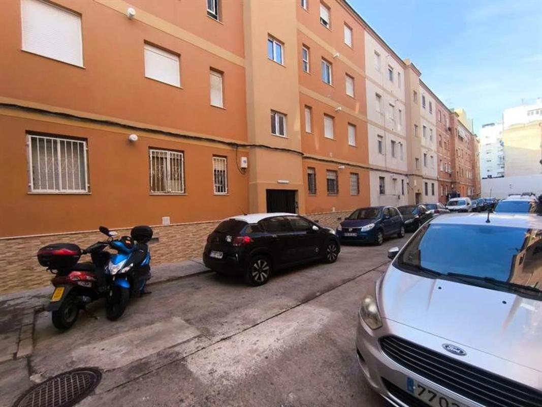 Venta de piso en Calle Tierno Galván, Cartagena
photo 1