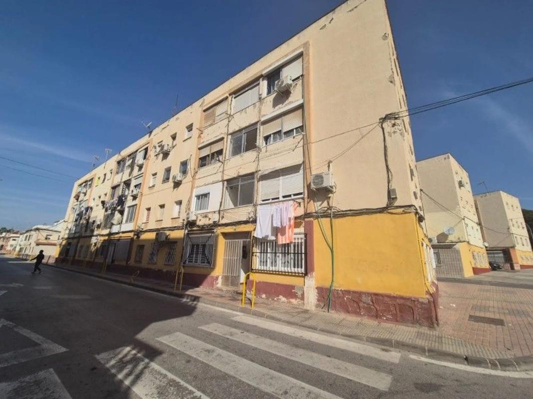 Venta de piso en Calle Alcalde Bartolomé Spottorno, Cartagena
photo 1