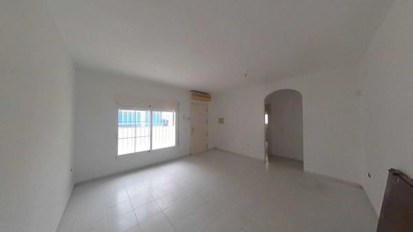 Продажа квартиры на Calle Jaén, Лос Алькасарес
 photo 1