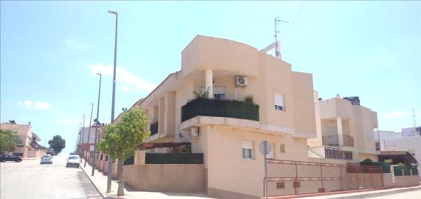 Independent chalet for sale in Avenida Reina Sofía, White
photo 1