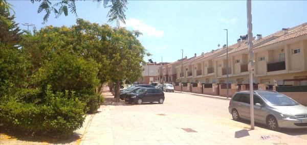 Independent chalet for sale in Avenida Reina Sofía, White
 photo 3