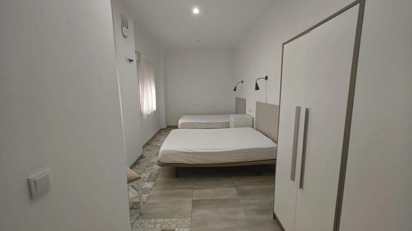 Edificio de uso mixto en calle Josep Maria Py thumbnail 2