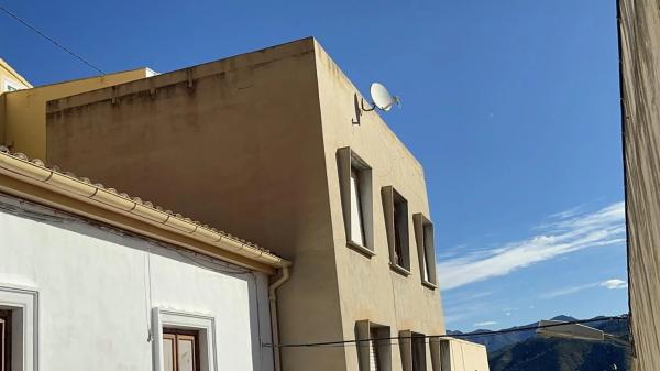 Edificio en travesía de la Granja photo 1
