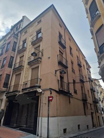 Edificio residencial en calle Mossèn Torregrosa, 13 photo