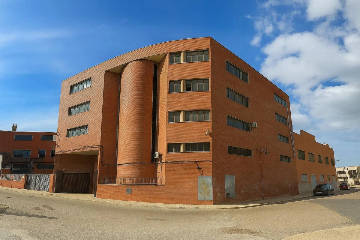 Здание Жилой площадью 2700м2 на продажу в Алкой photo 3