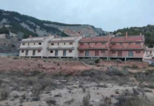 Edificio en Barri Zona Nord thumbnail 1