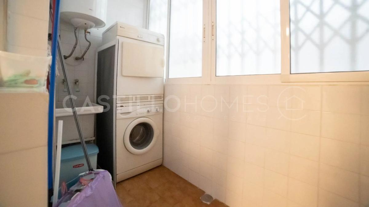 Sale of apartment in Plaza de Capdepont, 4, Torrevieja
 photo 2