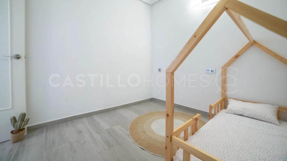 Sale of apartment in Plaza de Capdepont, 4, Torrevieja
 photo 5