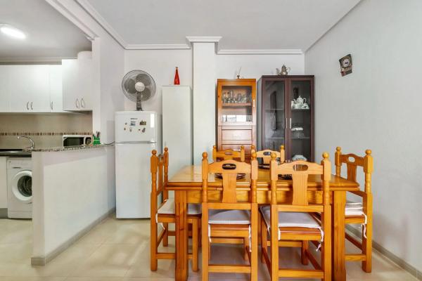 Venta de piso en Calle Joaquín Chapaprieta, 105, Torrevieja
photo 1