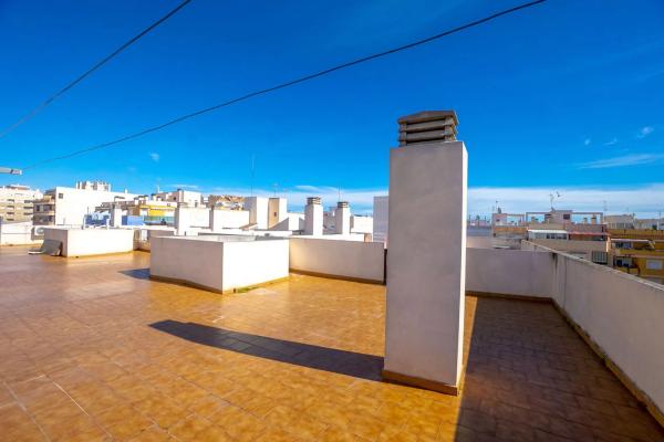 Venta de piso en Calle Joaquín Chapaprieta, 105, Torrevieja
thumbnail 1