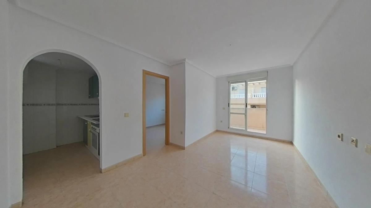 Venta de piso en Calle Maldonado, Torrevieja
photo 1
