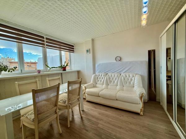 Venta de piso en Calle Joaquín Chapaprieta, Torrevieja
thumbnail 1