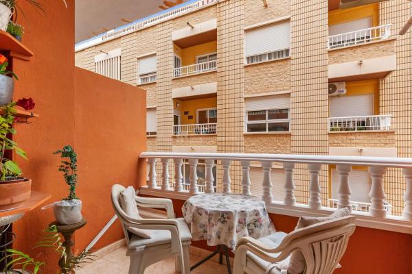 Sprzedaż mieszkania w Calle San Emigdio, 6, Torrevieja
 photo 2