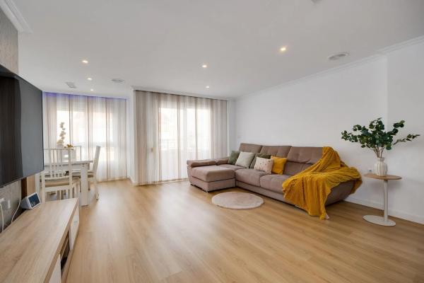 Venta de piso en Barrio Centro - Muelle Pesquero, Torrevieja
 photo 2