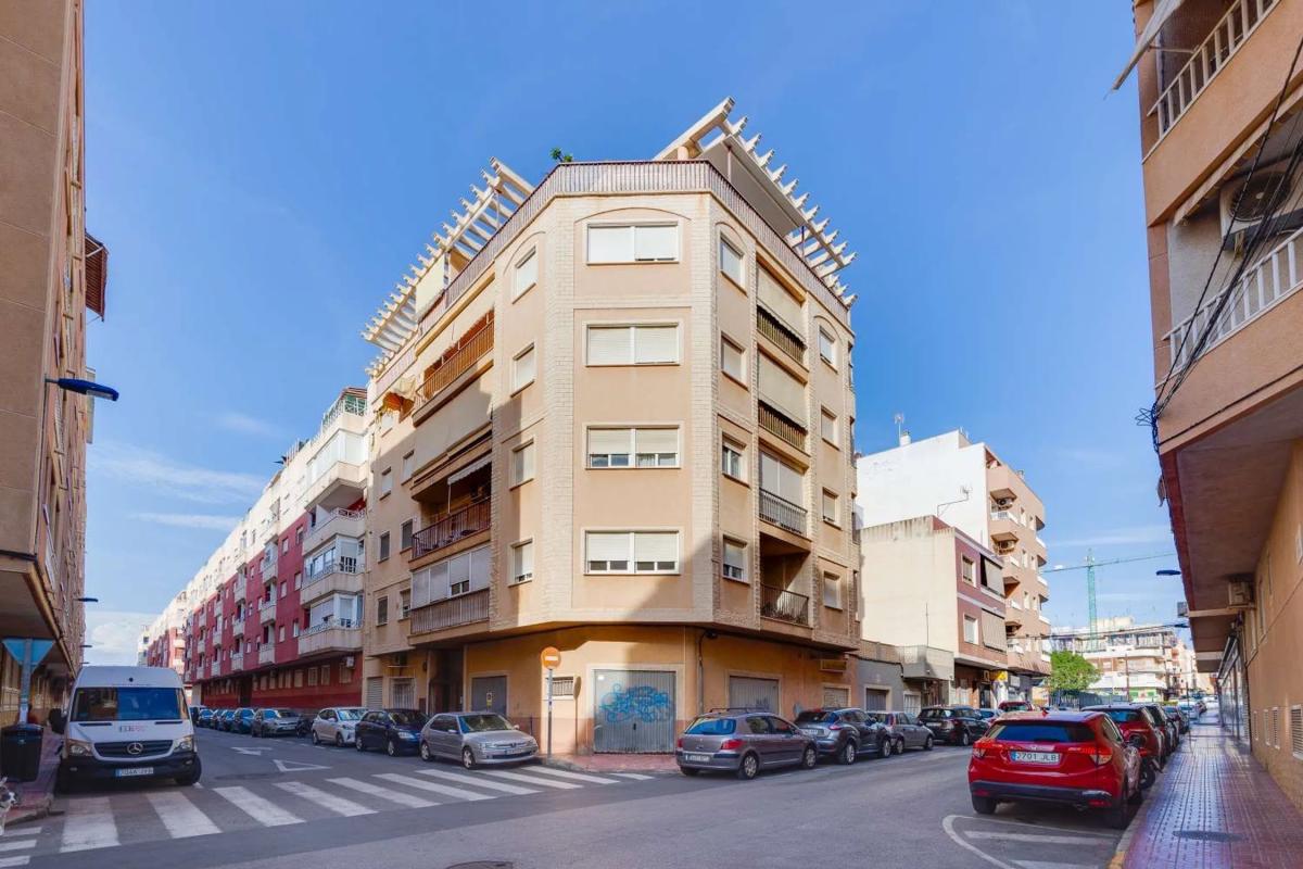 Venta de ático en  Calle San Policarpo, Torrevieja photo 2