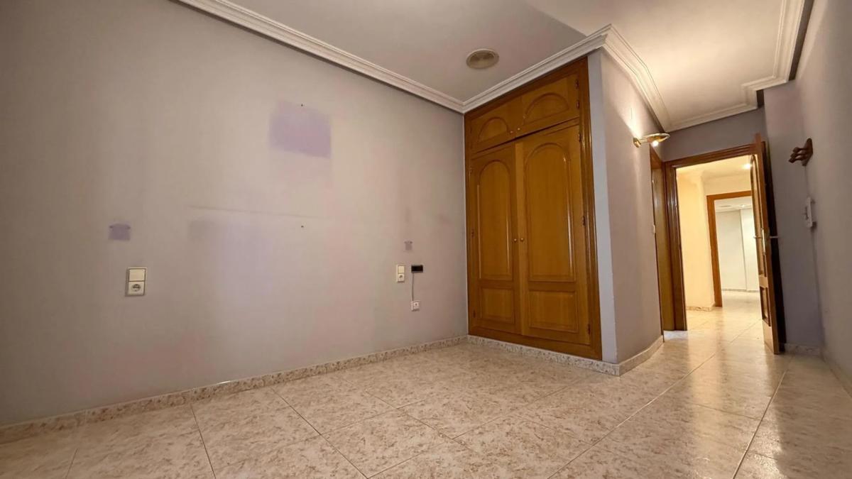 Sale of apartment in Calle Caballero de Rodas s/n, Torrevieja
photo 4