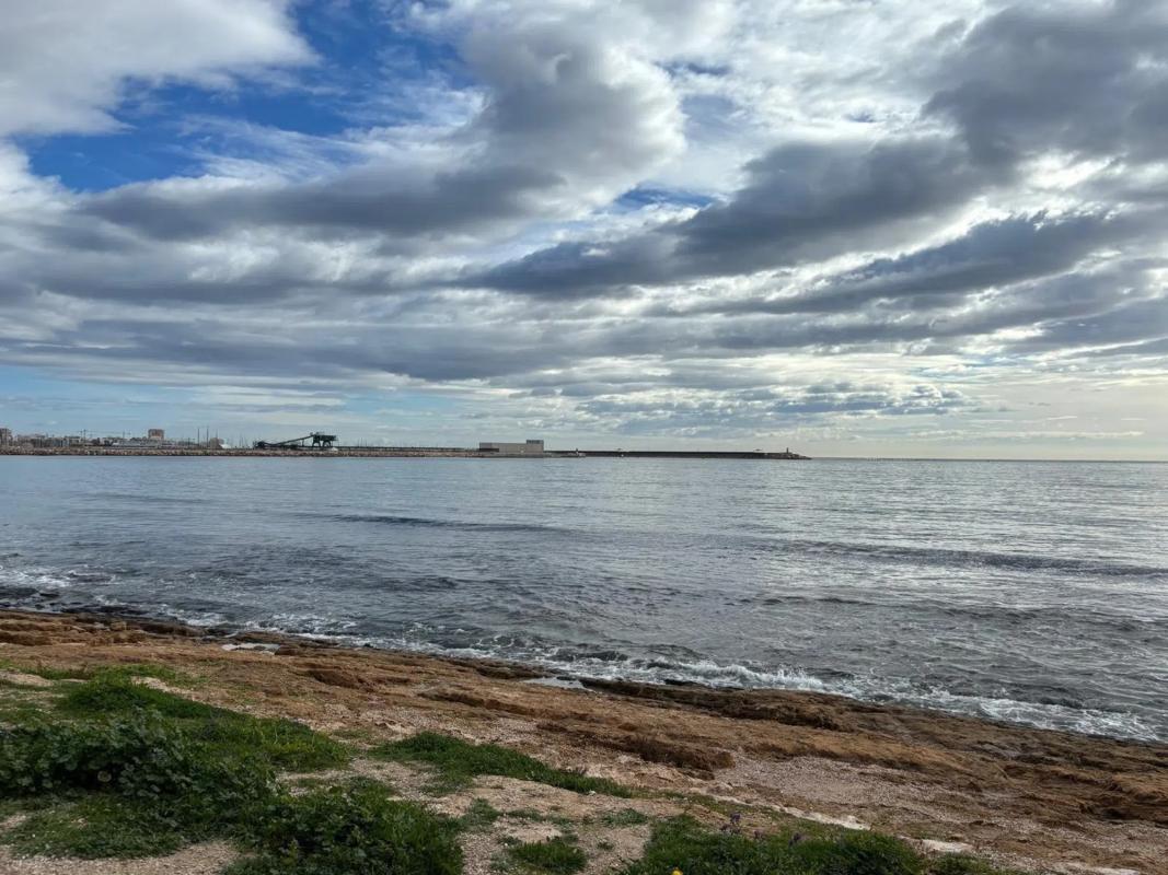 Продажа квартиры на Barrio Playa de los Náufragos, Торревьеха
photo 1