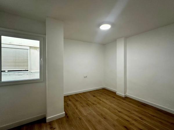 Sale of flat in Calle San Miguel de Salinas, 12, Torrevieja
thumbnail 1