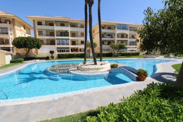 Sale of flat in Calle Mar del Norte, 1, Torrevieja
thumbnail 1