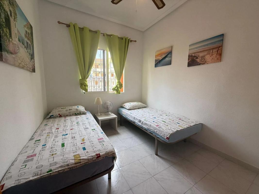 Sale of independent chalet in Barrio El Acequión, Torrevieja
photo 3