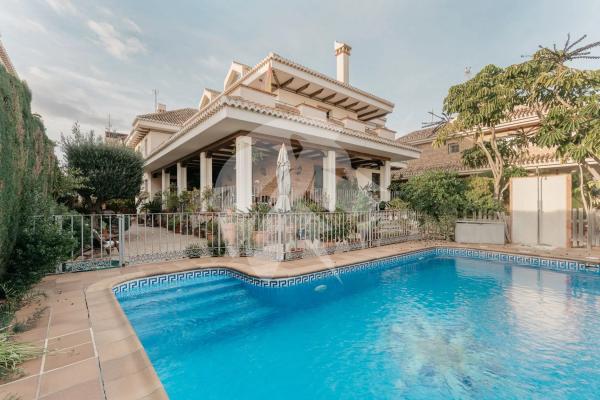 Chalet wolnostojący na sprzedaż w  Barrio La Veleta, Torrevieja photo 1