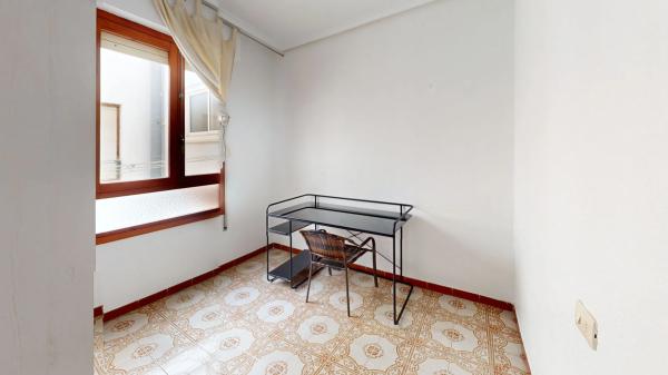 Sale of flat in CL SAN MIGUEL DE SALINAS, 7, Torrevieja
thumbnail 1