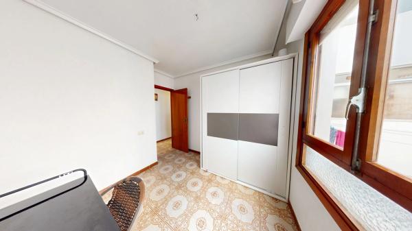 Sale of flat in CL SAN MIGUEL DE SALINAS, 7, Torrevieja
 photo 4