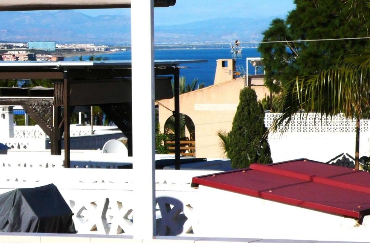 Sale of townhouse in  Calle Oviedo , Torrevieja photo 5