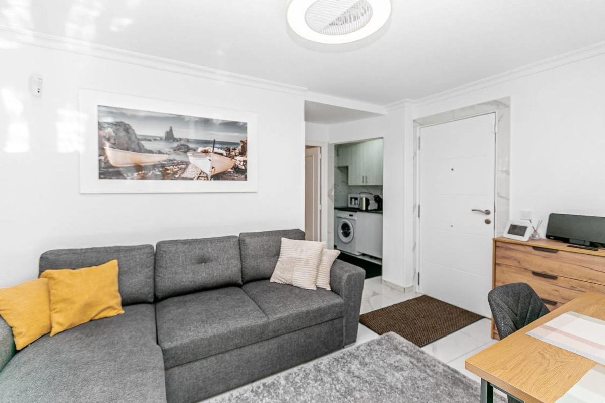 Venta de piso en Barrio Gaspar Perrelló, Torrevieja
photo 1