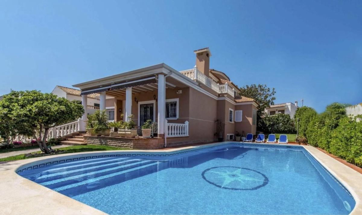 Venta de chalet independiente en Calle de los Hibiscus, Torrevieja
photo 3