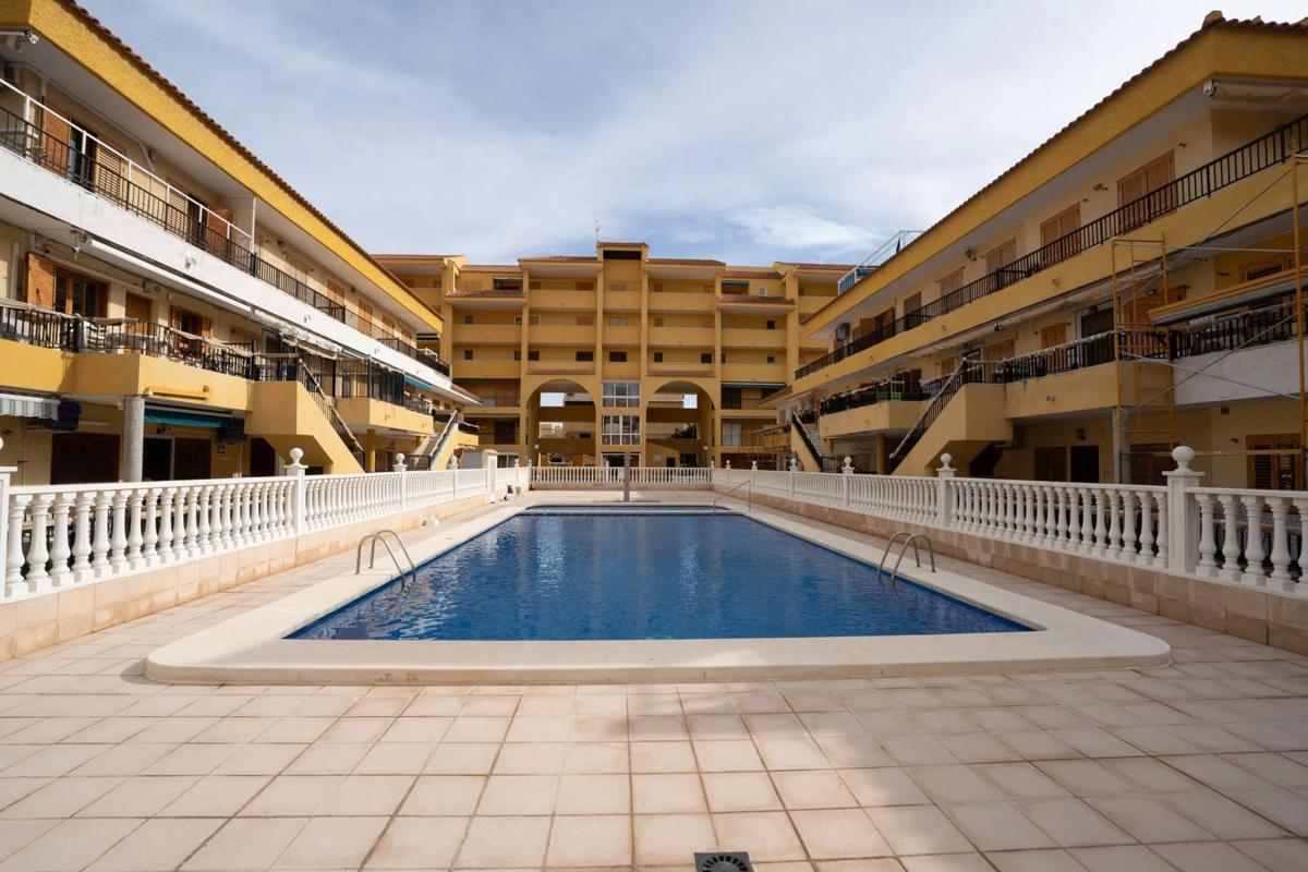 Sale of townhouse in Avenida Suiza , Torrevieja photo 1