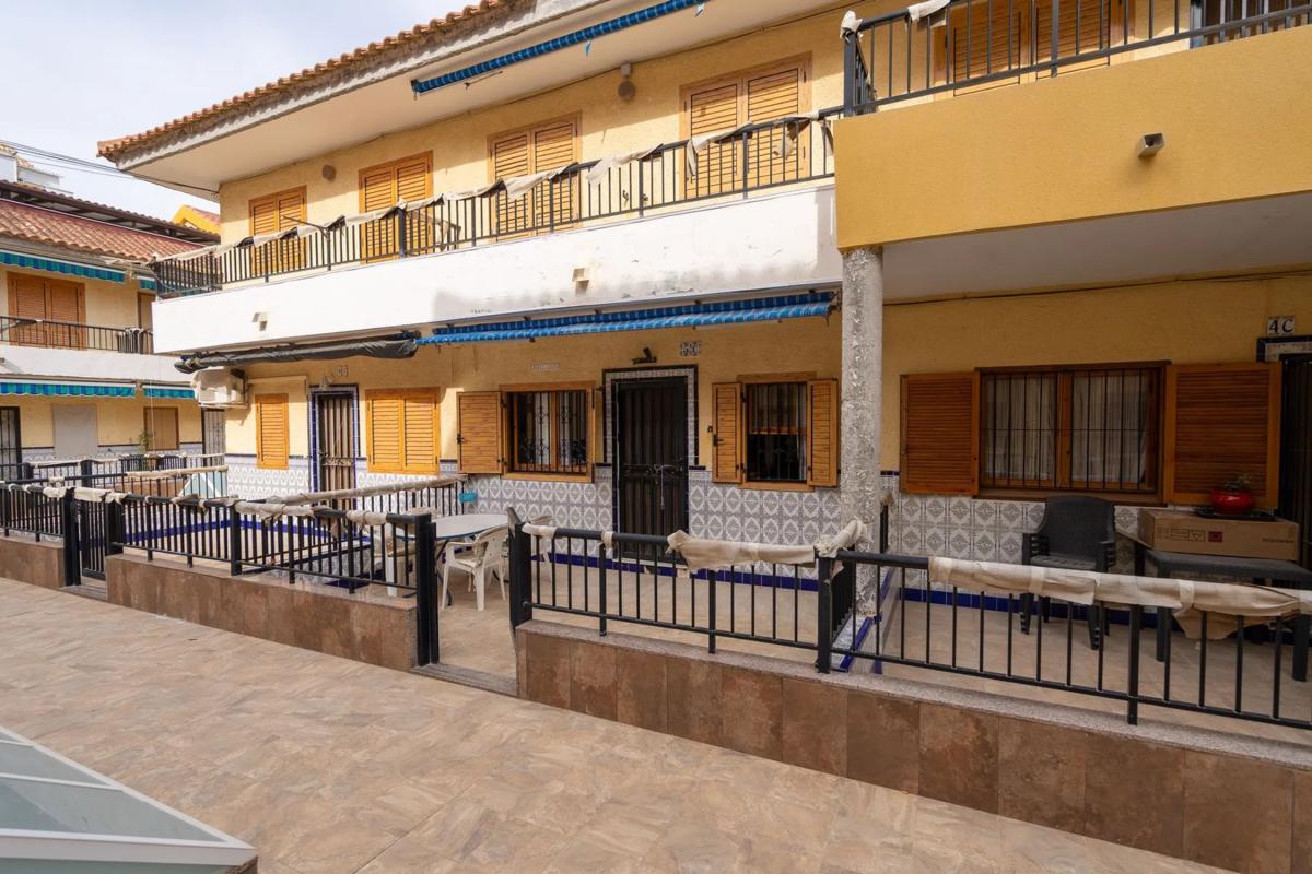 Sale of townhouse in Avenida Suiza , Torrevieja photo 2
