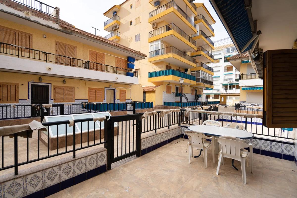 Sale of townhouse in Avenida Suiza , Torrevieja photo 3
