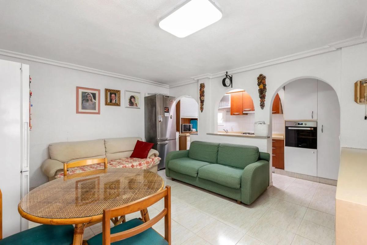 Sale of townhouse in Avenida de Soria , Torrevieja photo 1