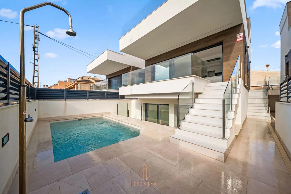 Venta de chalet independiente en Avenida Suiza, Torrevieja
 photo 4