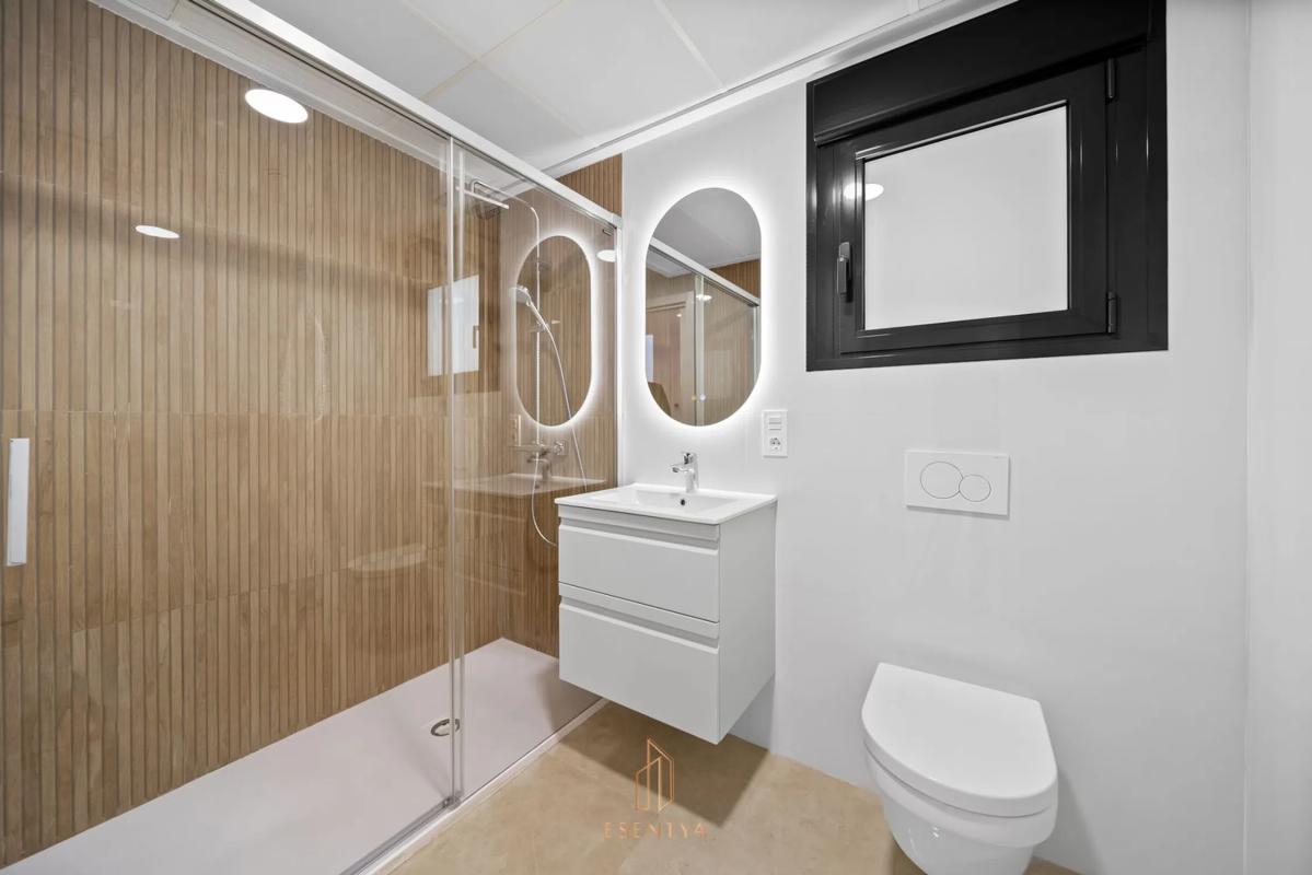 Sale of independent chalet in Avenida Suiza, Torrevieja
photo 3