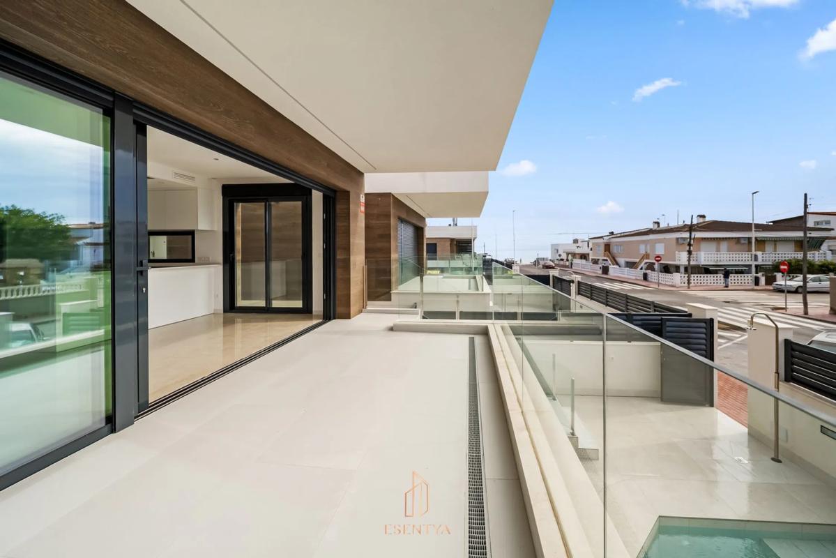 Sale of independent chalet in Avenida Suiza, Torrevieja
photo 5